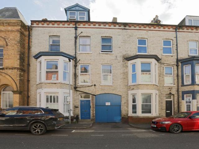 Flat for sale in South Cliff, Kepwick