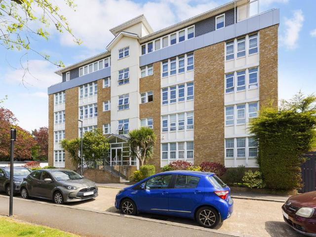 Flat for sale in Little Stanmore, Greater London