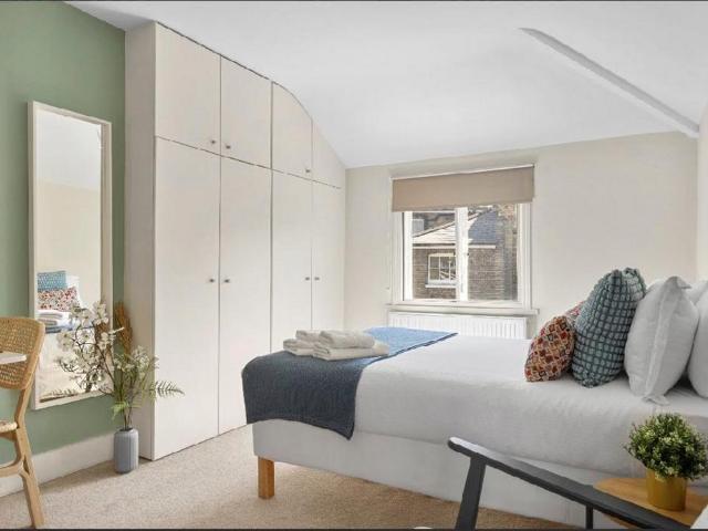 Flat for sale in Myatt's Fields, Greater London