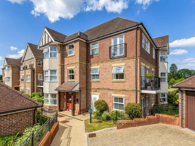 Flat for sale in Bolton Low Houses, Hampshire