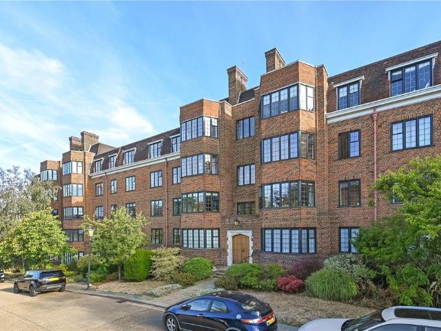 Flat for sale in Putney, Greater London