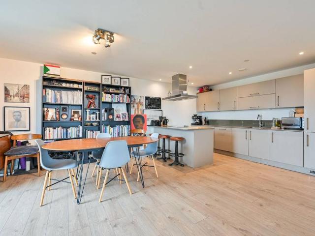 Flat for sale in Old Kent Road, Greater London