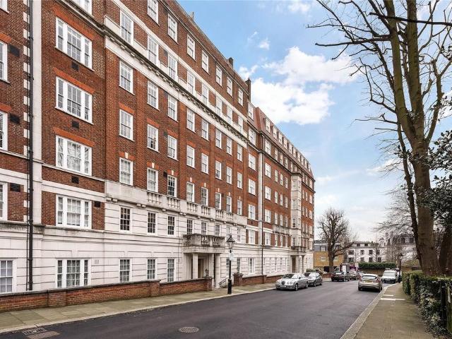 Flat for sale in Kensington, Greater London