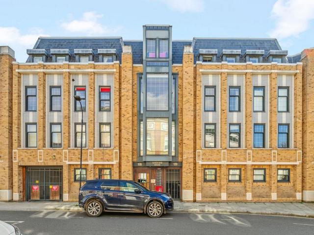 Flat for sale in Fulham, Sands End