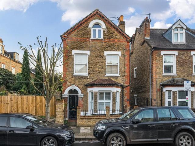 Flat for sale in Southfields, Greater London