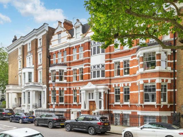 Flat for sale in Notting Hill, Greater London