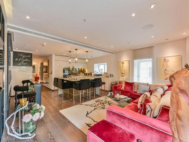 Flat for sale in St Clement Danes, Greater London