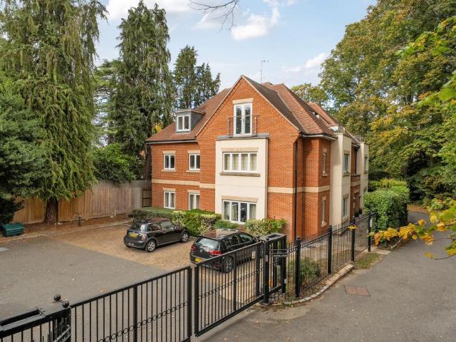 Flat for sale in Sunninghill and Ascot, Ascot