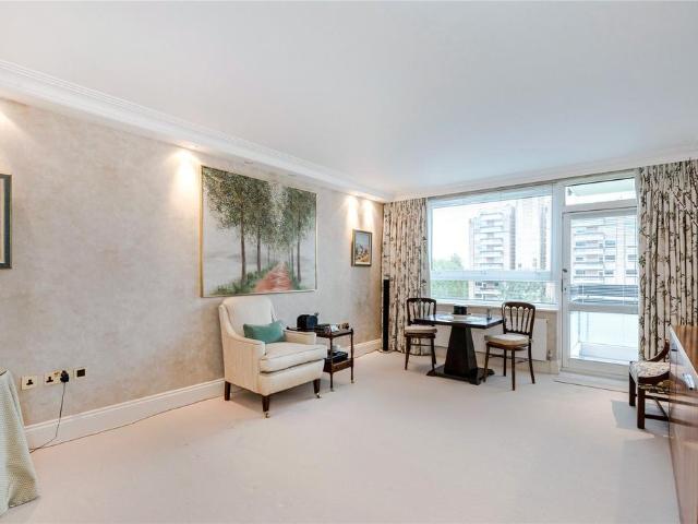 Flat for sale in Fulham, Greater London