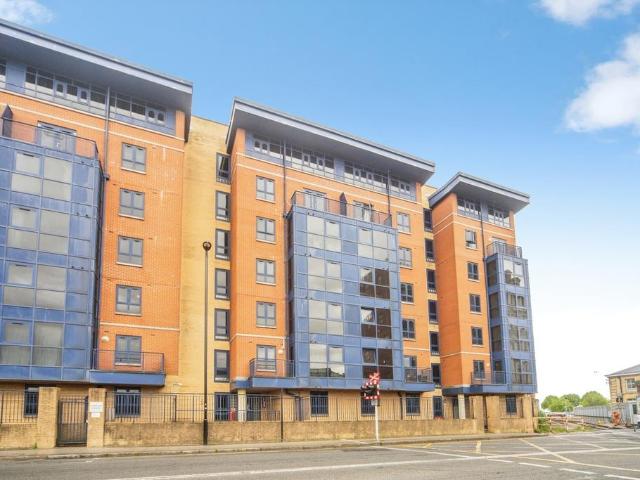 Flat for sale in Ocean Village, City Of Southampton