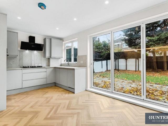 Flat for sale in St. John's Wood, Greater London