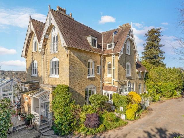 Flat for sale in Broadwater Down, Sandown Park