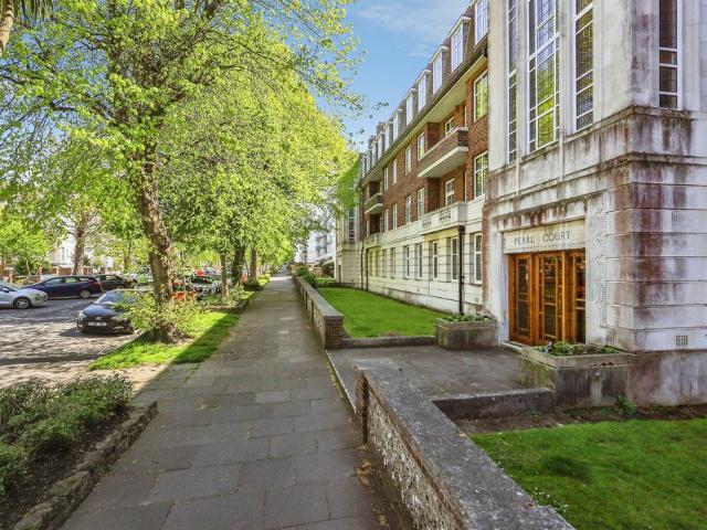 Flat for sale in Eastbourne, East Sussex