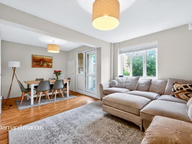 Flat for sale in Kennington, Greater London