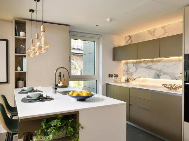 Flat for sale in Shepherd's Bush, Greater London