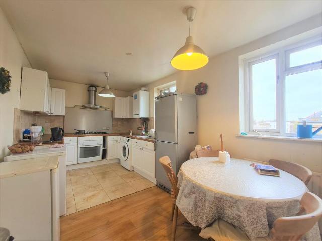 Flat for sale in London Borough of Ealing, Greater London