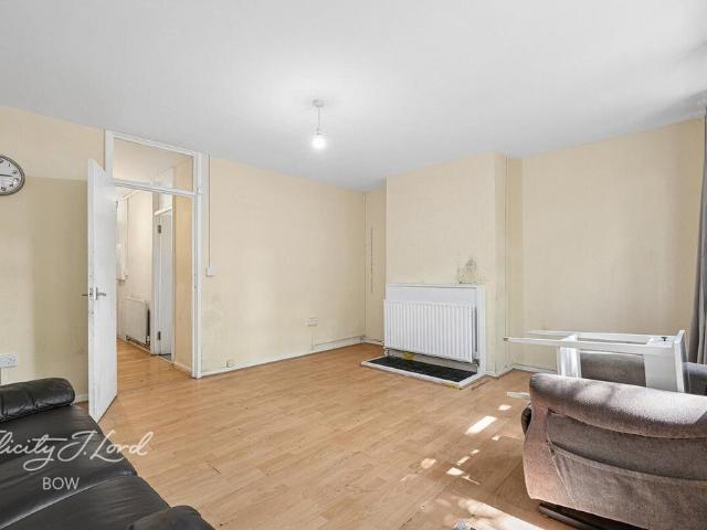 Flat for sale in Whitechapel, Greater London