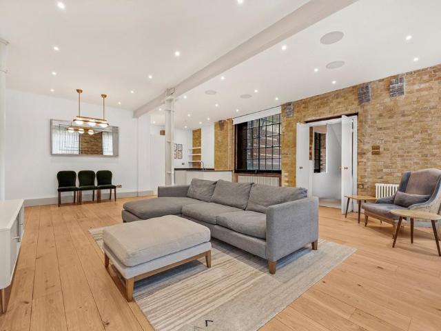 Flat for sale in Old Kent Road, Greater London