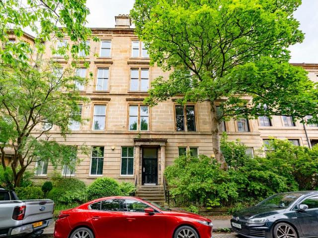 Flat for sale in Hillhead, Scotland