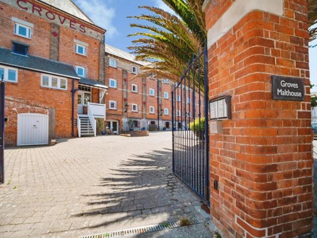 Flat for sale in Weymouth, East Dorset