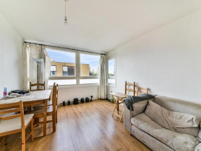 Flat for sale in Camberwell, Greater London