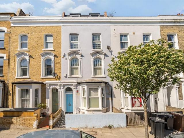 Flat for sale in Homerton, Lower Clapton
