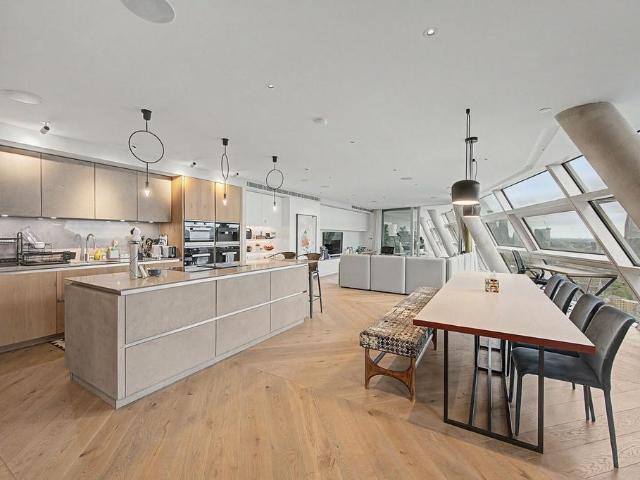 Flat for sale in London Borough of Southwark, Greater London