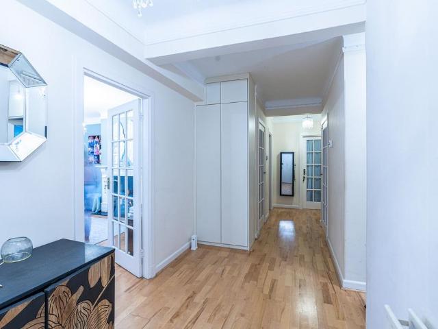 Flat for sale in Roehampton, Greater London