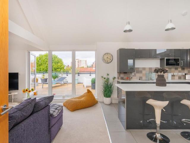 Flat for sale in Feckenham, City Of Bristol