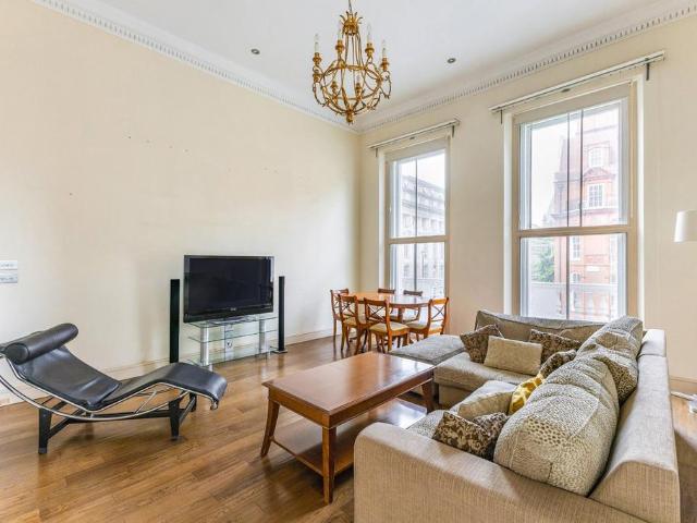 Flat for sale in Knightsbridge, Greater London