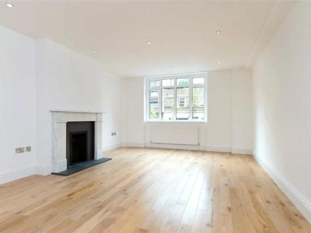 Flat for sale in St. John's Wood, Greater London