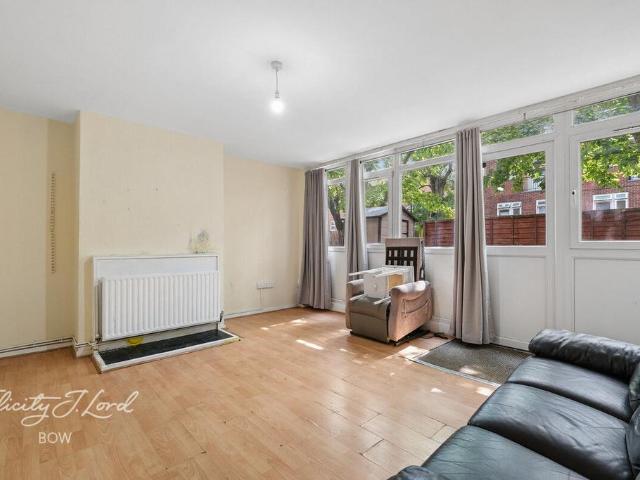 Flat for sale in Whitechapel, Greater London