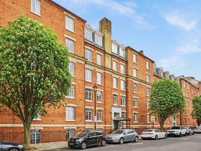 Flat for sale in Paddington, Greater London