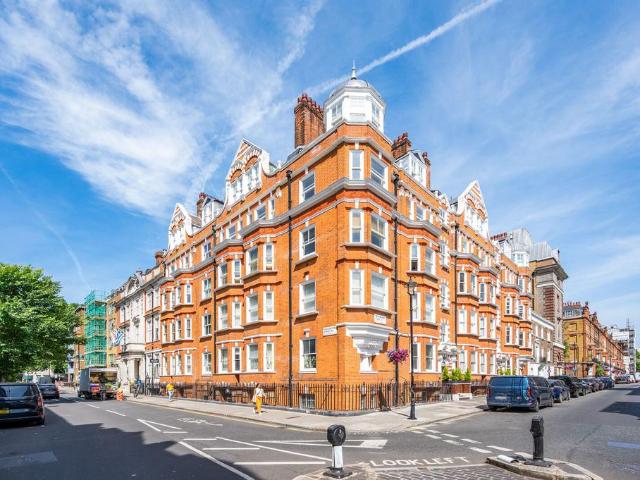Flat for sale in Marylebone, Greater London