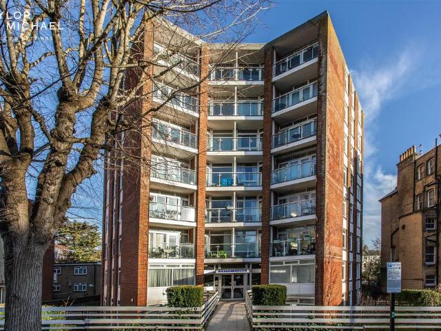 Flat for sale in Aldrington