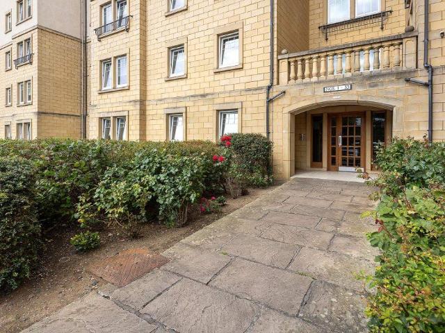 Flat for sale in Knightsridge, Scotland