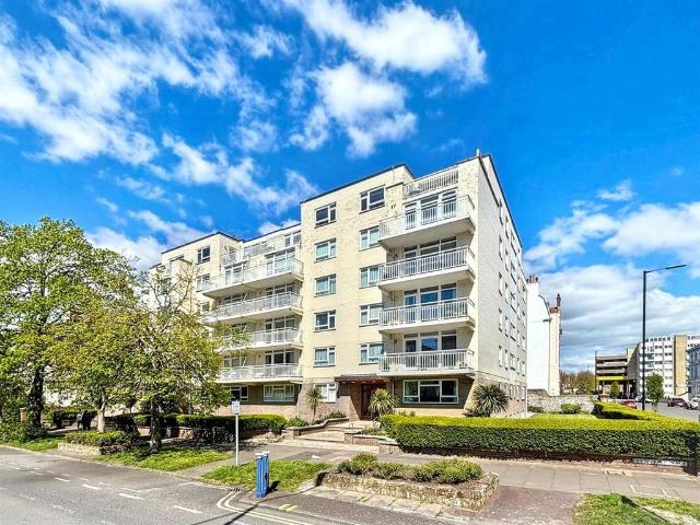 Flat for sale in Eastbourne, East Sussex