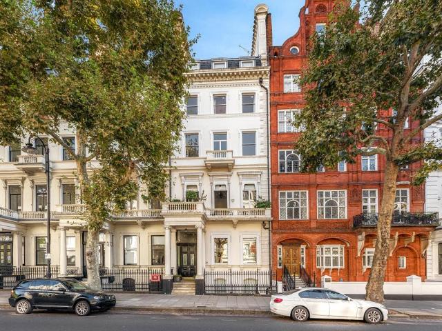 Flat for sale in Knightsbridge, Greater London