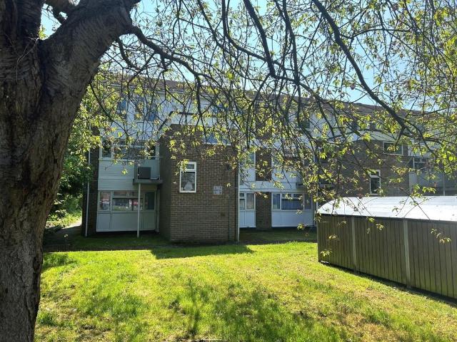 Flat for sale in Lunnon, Buckinghamshire