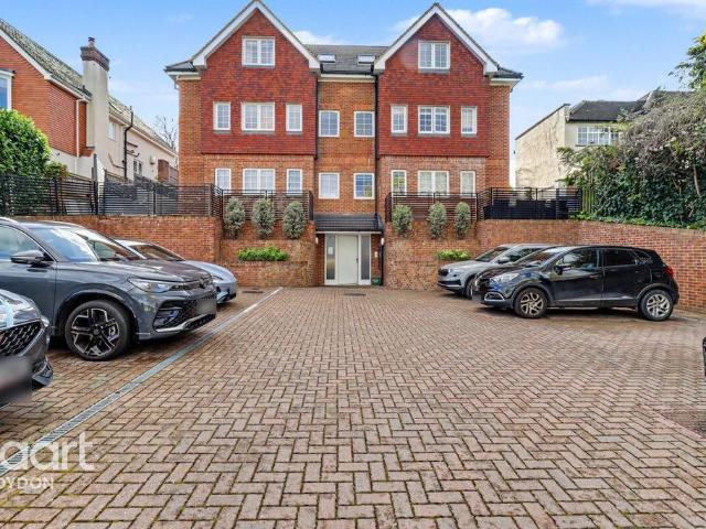 Flat for sale in London Borough of Croydon, Kenley