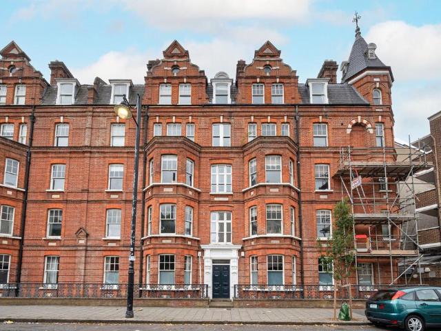 Flat for sale in Brixton, Greater London
