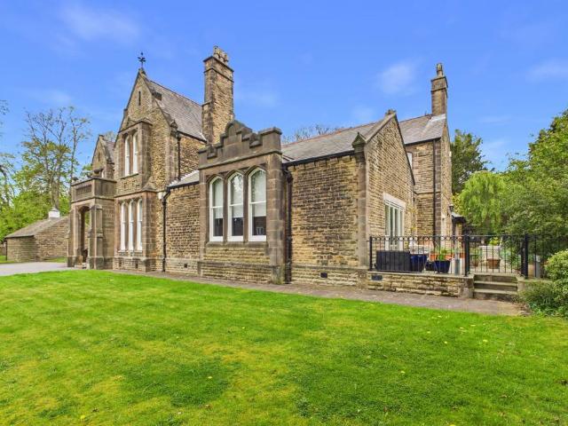 Flat for sale in Froggatt, East Midlands