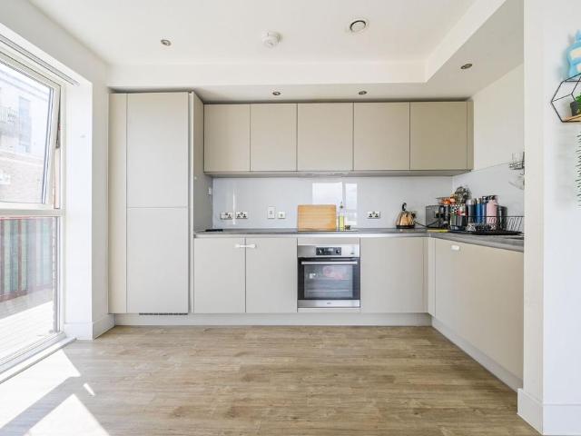 Flat for sale in Thames Road Industrial Estate, Greater London