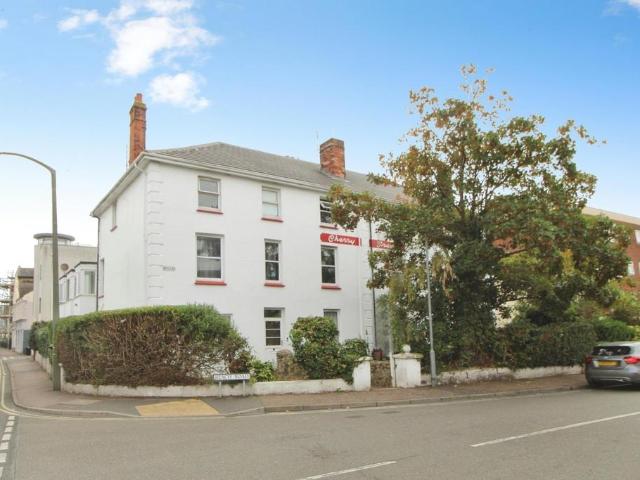Flat for sale in Dale Hill, Essex