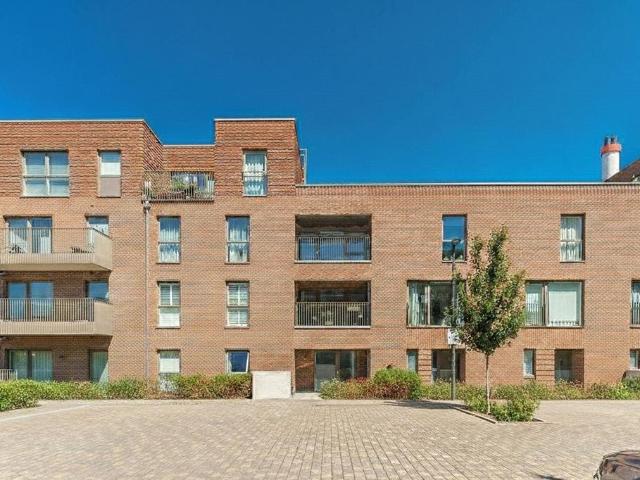 Flat for sale in Harrow Weald, Greater London