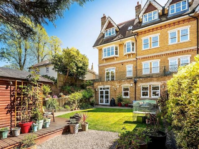 Flat for sale in Broadwater Down, Sandown Park