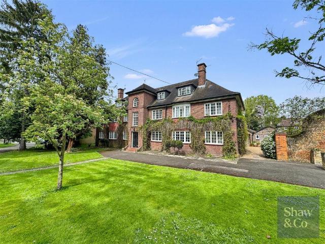 Flat for sale in London Borough of Hounslow, Hanworth
