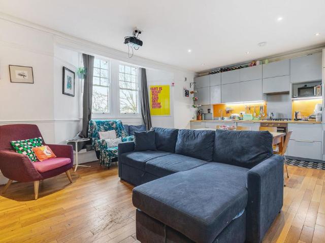 Flat for sale in Camberwell, Greater London