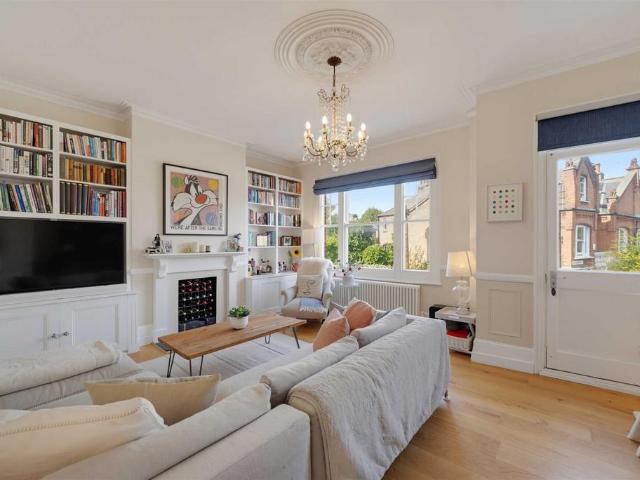 Flat for sale in Sands End, Greater London