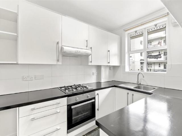 Flat for sale in Bethnal Green, Greater London